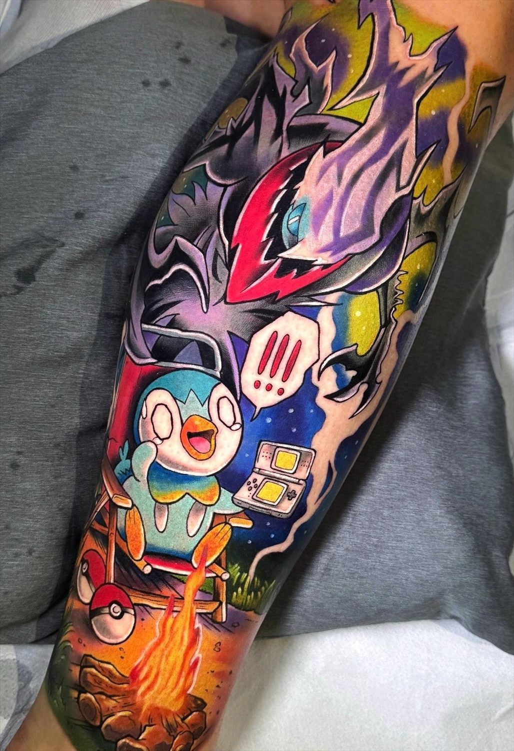 Tatuaje anime en color por Adrián en Twin Bros Tattoo