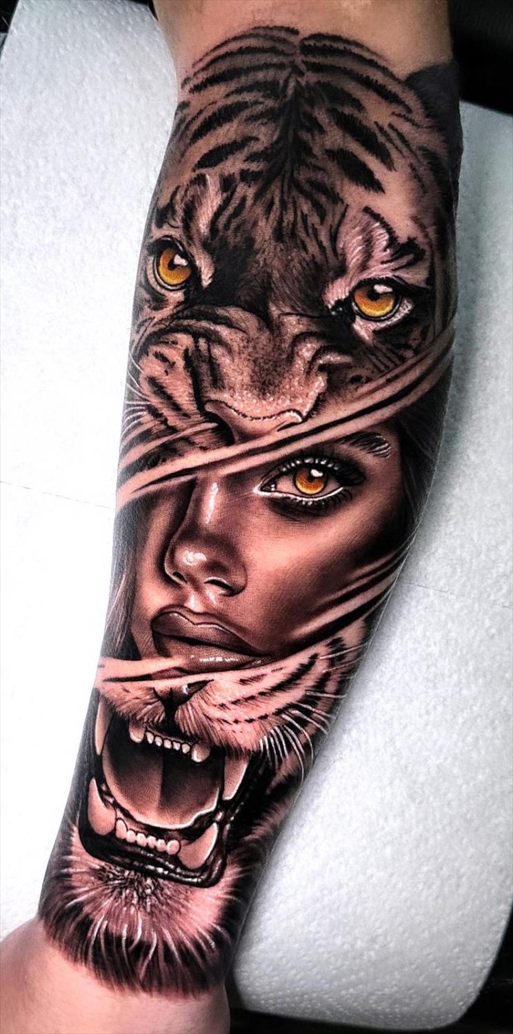 Tatuaje de realismo en blanco y negro por Adrián en Twin Bros Tattoo