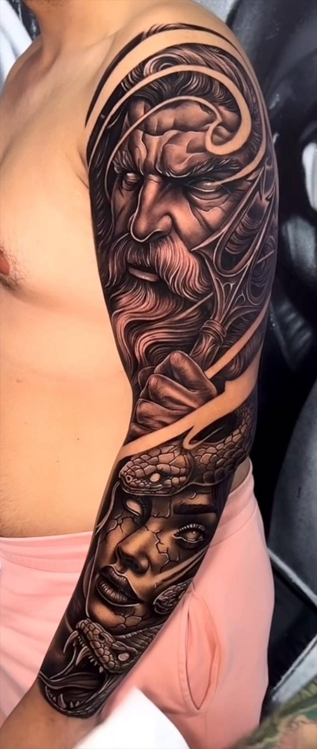Tatuaje de realismo en blanco y negro por Adrián en Twin Bros Tattoo